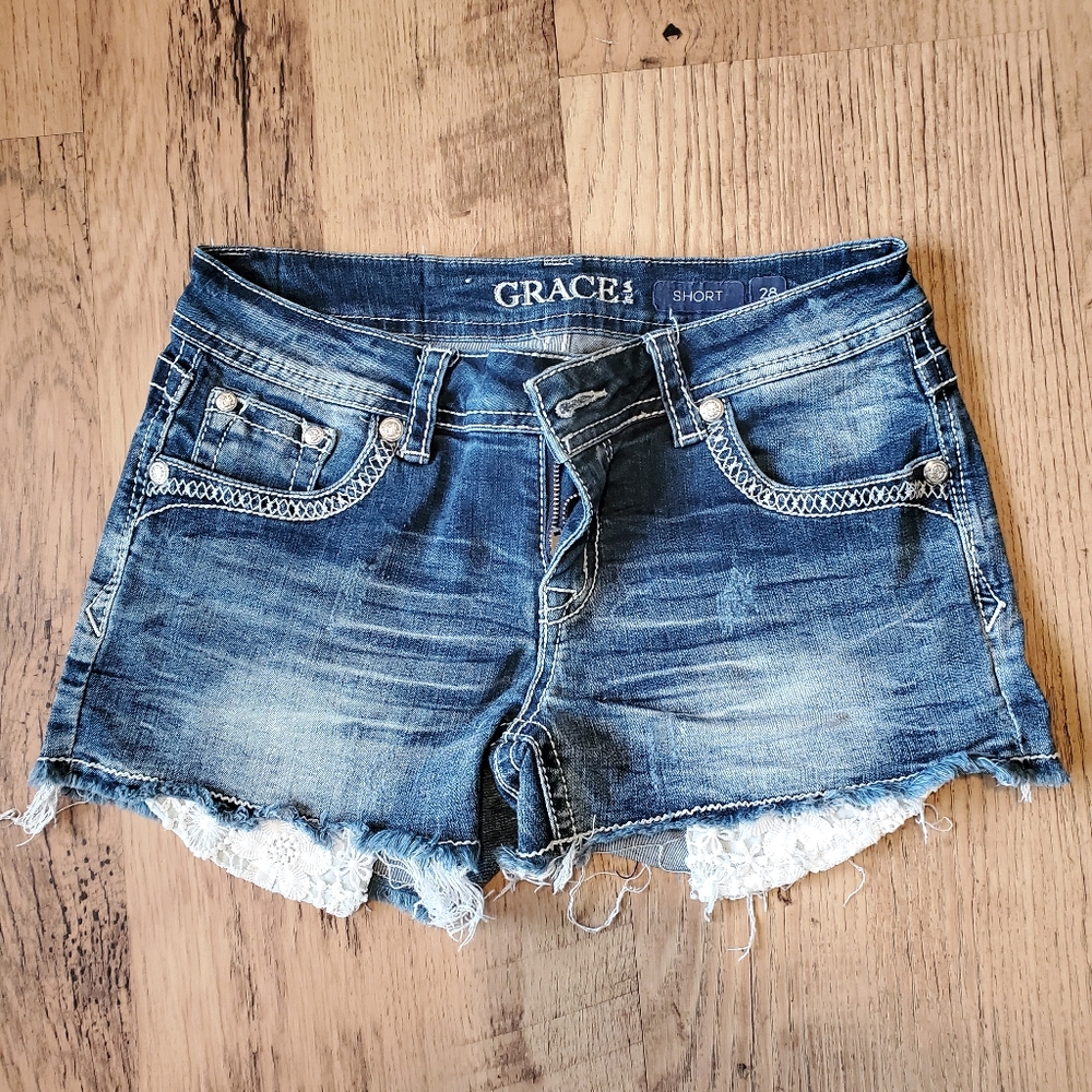 Grace in La shorts  size 28
